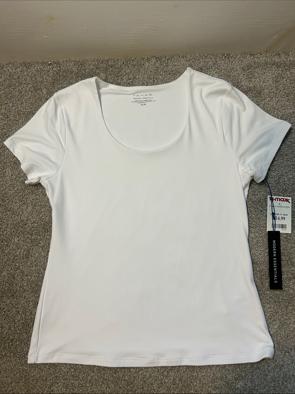 Tahari White Scoop Neck Short Sleeve Tee